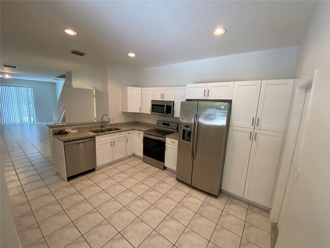 Building Photo - 2044 Pompeii Ct
