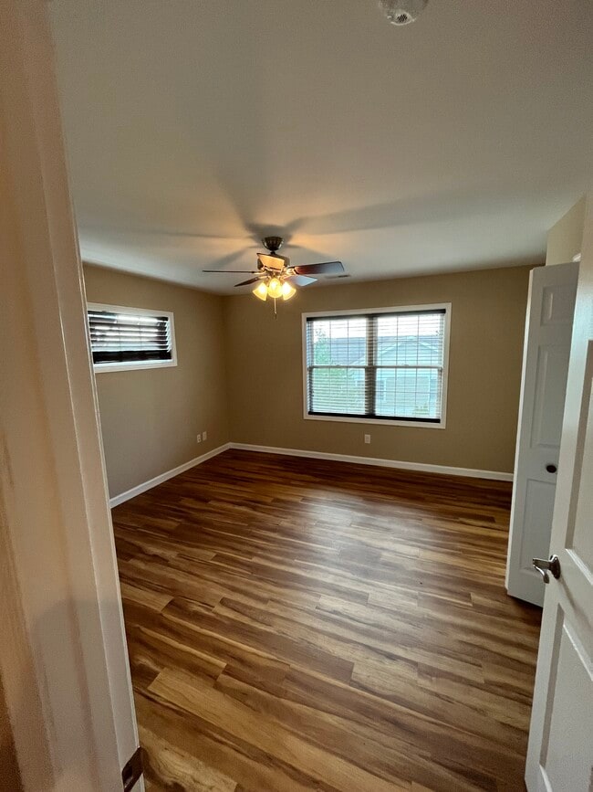 Building Photo - 210 Blackbird Village Cir