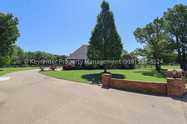 Foto del edificio - Incredible 4 Bedroom 4 Bath Home in Owasso!!!