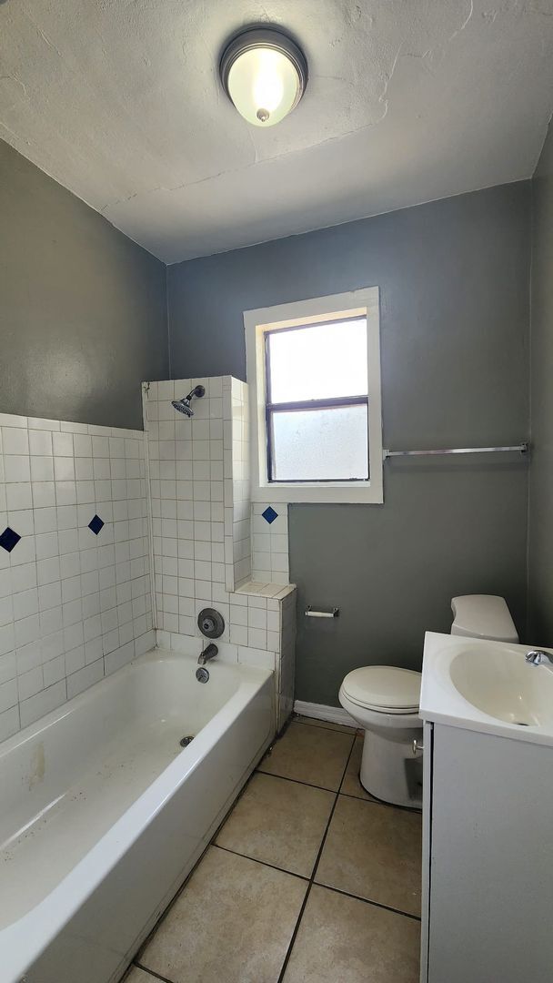 Building Photo - 2237 Auburn S, Unit A; St Petersburg, FL 3...