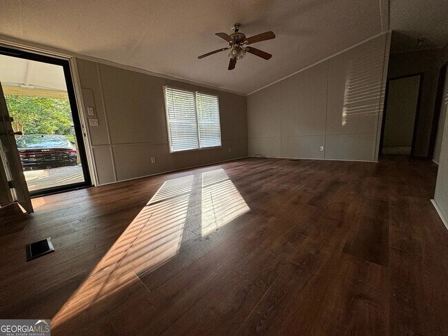 Foto del edificio - Rent Reduced!