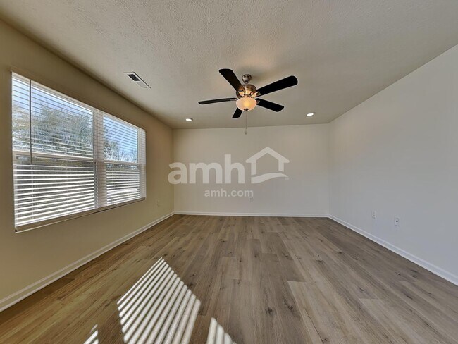 Foto del edificio - 912 Nelson Pl