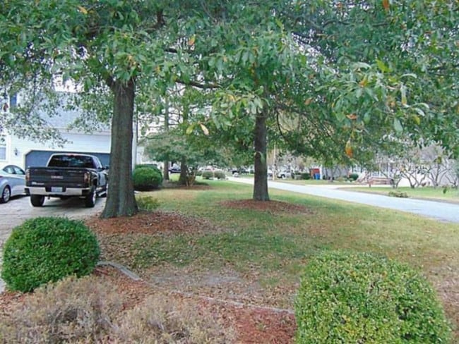 Building Photo - 204 Saltwood Ct