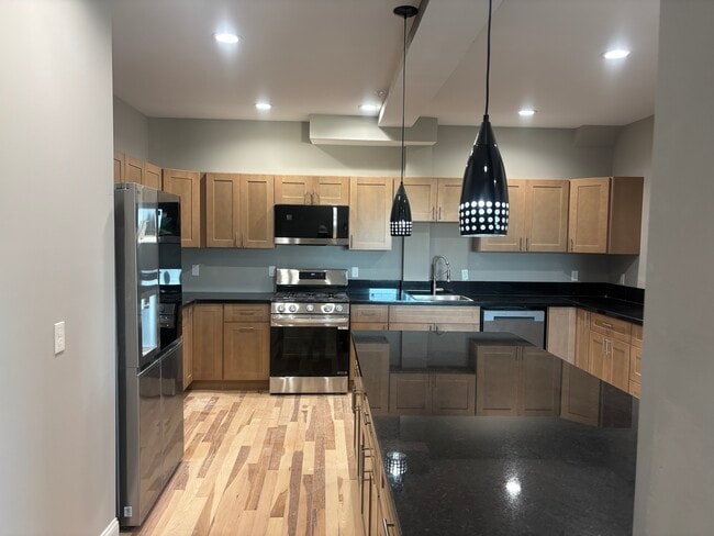 Building Photo - Dutchtowne Pointe