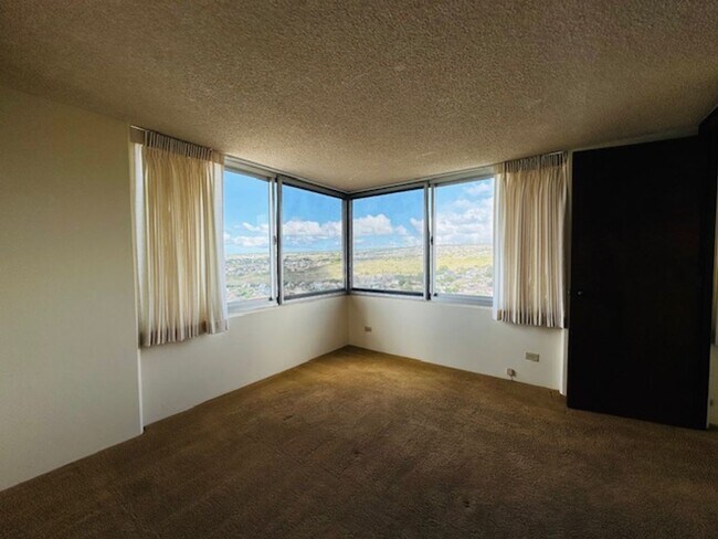 Foto del edificio - 1 Bedroom, 1 Bathroom, 1 Parking (Pearlridge Square)