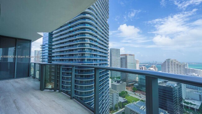 Foto del edificio - 45 SW 9th St
