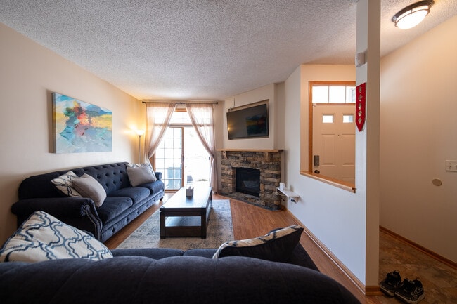 Building Photo - 2657 Mallard Dr
