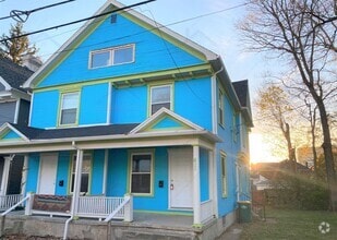 Building Photo - 421-421 Alberta St