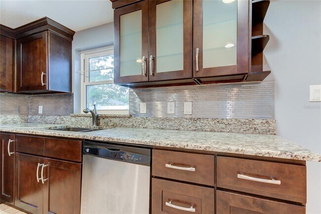 Foto del edificio - 2925 W Tyson Ave