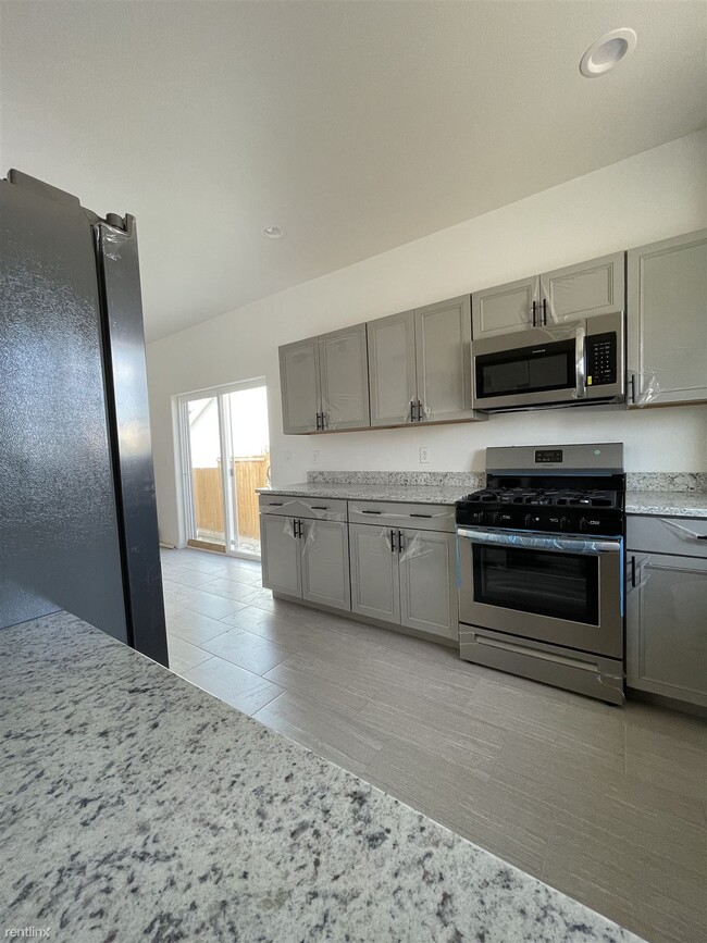 Building Photo - 3 br, 2 bath Duplex - 248 West Elbow Drive