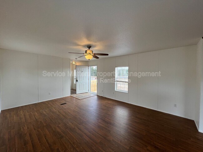 Foto del edificio - 4831 Douglas Dr