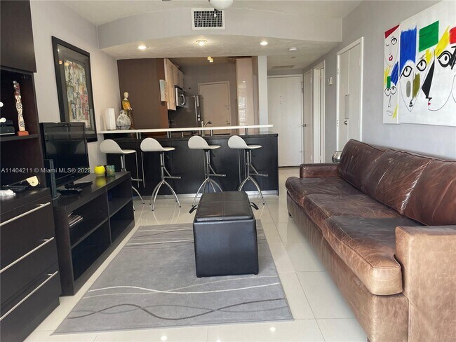 Foto del edificio - 2899 Collins Ave