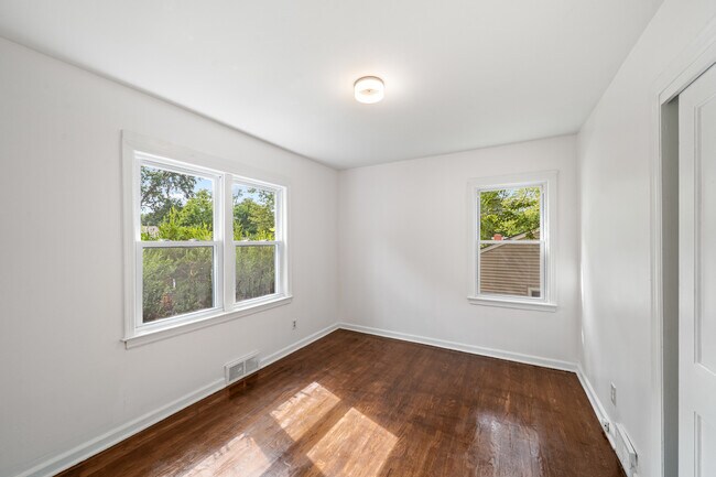 Foto del edificio - 6308 W 81st St