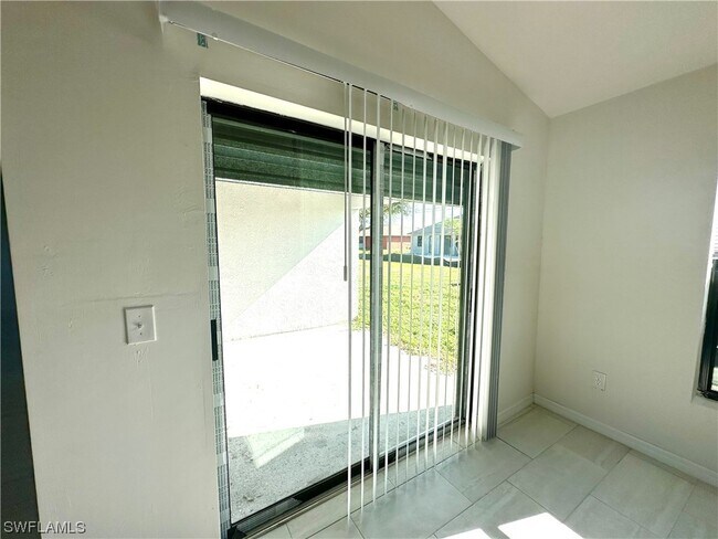 Foto del edificio - 829 NE 6th Ave