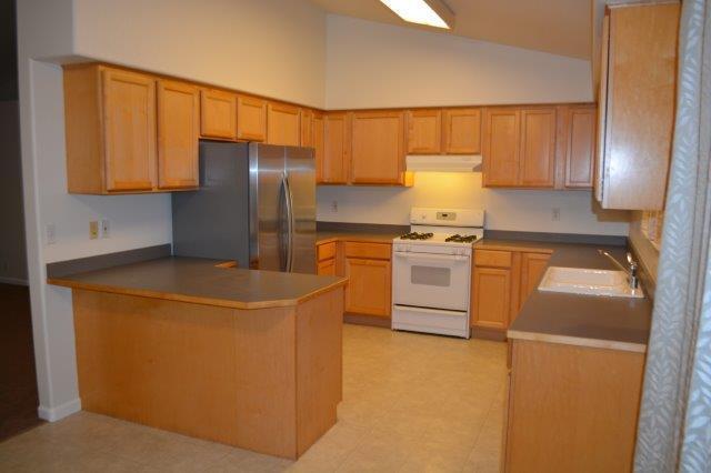 Building Photo - Well situated, super clean 3/2 in McKinley...