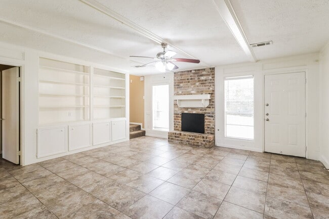 Building Photo - 6615 Seegers Trail Dr