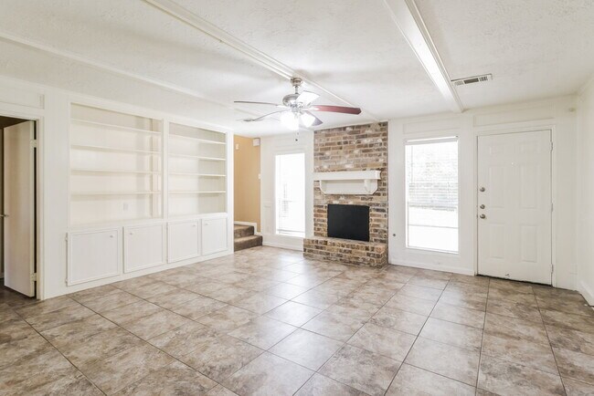 Foto del edificio - 6615 Seegers Trail Dr