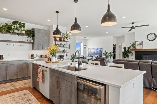 Building Photo - Beautiful Heights Home!