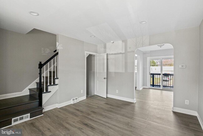 Foto del edificio - 165 Hampshire Rd