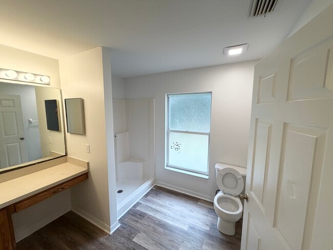 Building Photo - 10 Pinelynn Dr