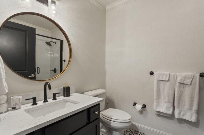 Foto del edificio - 600 W Meadow St
