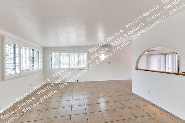 Foto del edificio - 801 E Holaway Dr