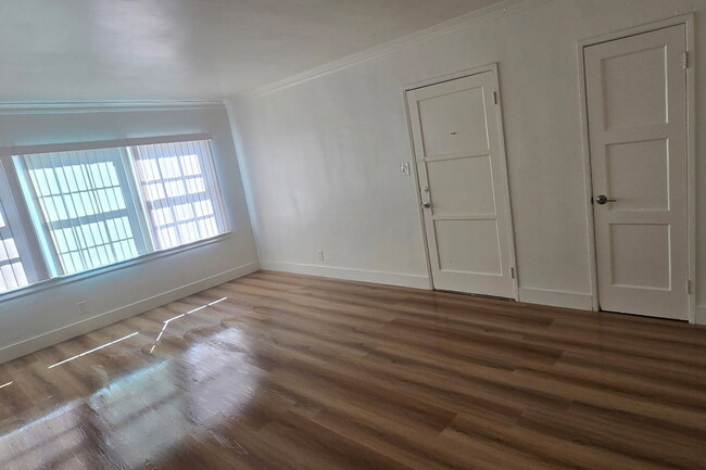 Photo - 1631 1/4 South Bronson Avenue Apartment