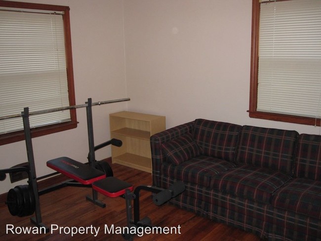 Building Photo - 3 br, 1.5 bath House - 8518 Sleepy Hollow