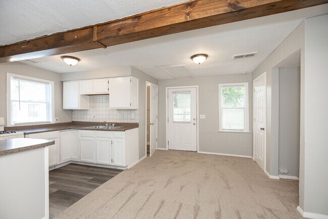 Building Photo - 7415 Elton Ave