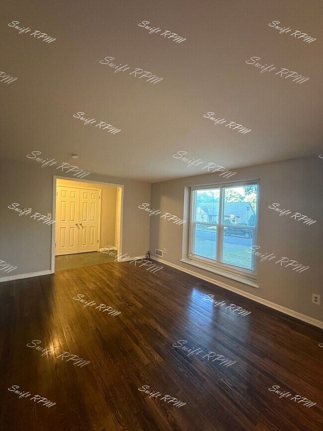 Foto del edificio - 9805 Carter Dr