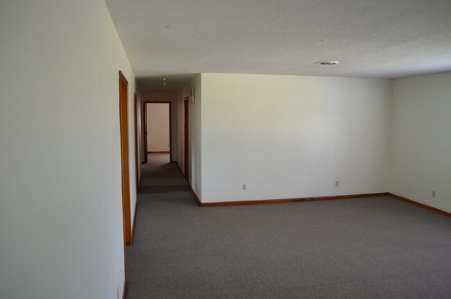 Building Photo - 93 Wonderhill Dr