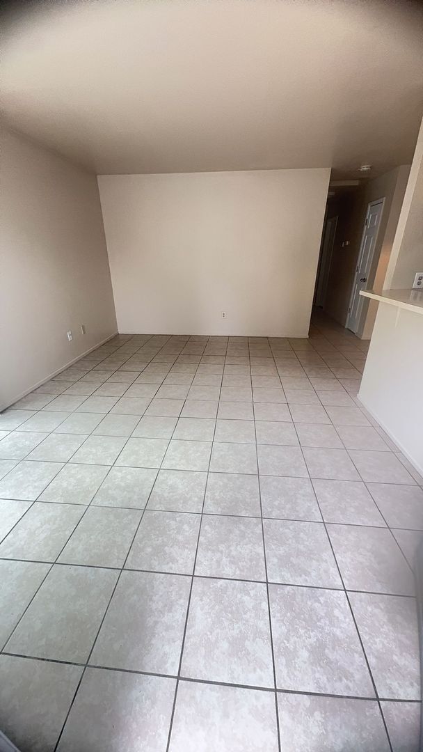Building Photo - Spacious 2-Bedroom Duplex for Rent