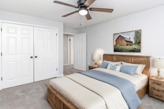 guest bedroom - The Oaks Apartments