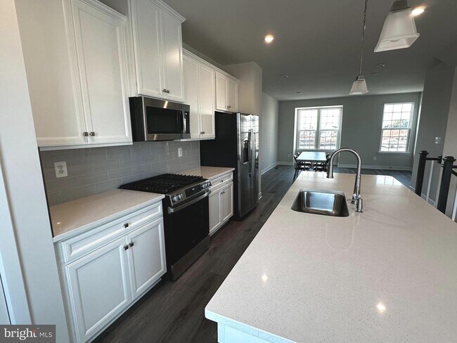 Building Photo - 10527 Encore Dr