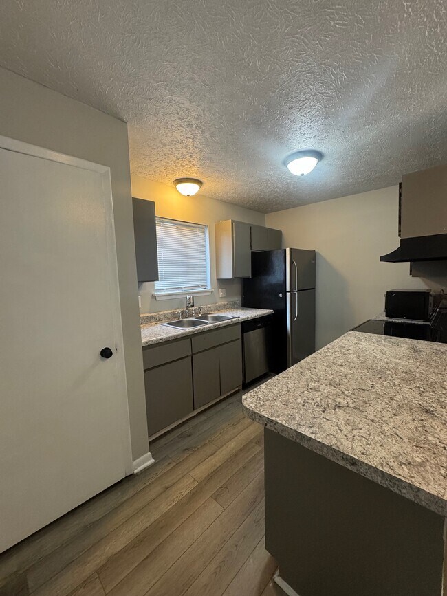 Foto del edificio - 901 Applewood Ln