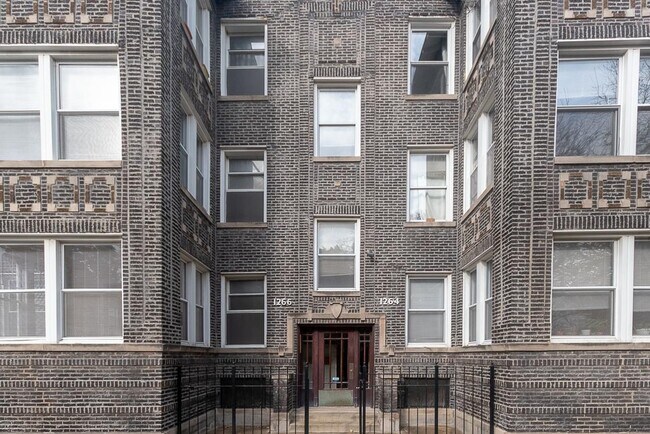 Building Photo - 1266 W Montrose Ave