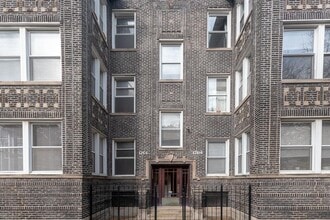 Building Photo - 1266 W Montrose Ave