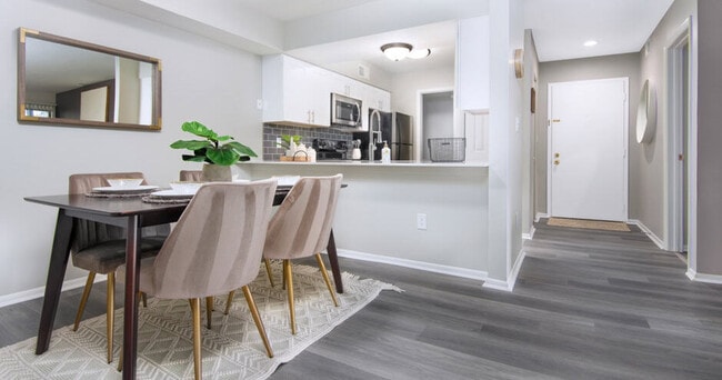 Building Photo - Retreat at Riverbend Apartment Homes