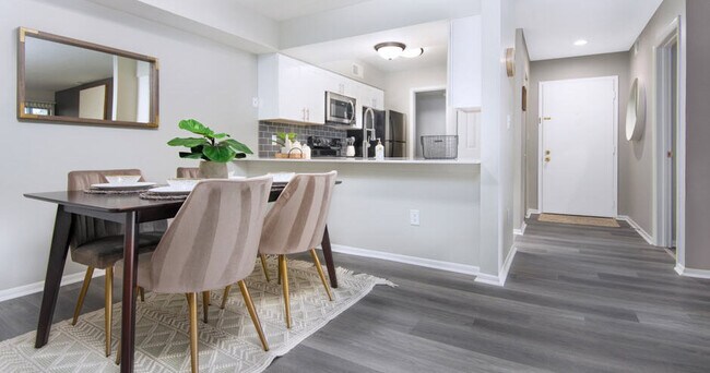 Foto del edificio - Retreat at Riverbend Apartment Homes