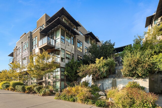 Building Photo - Beautiful Condo by Gasworks Park