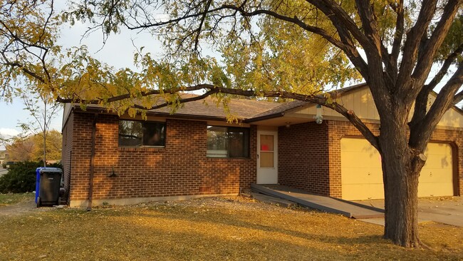Both sides of duplex identical - 3620 Sheridan Ave