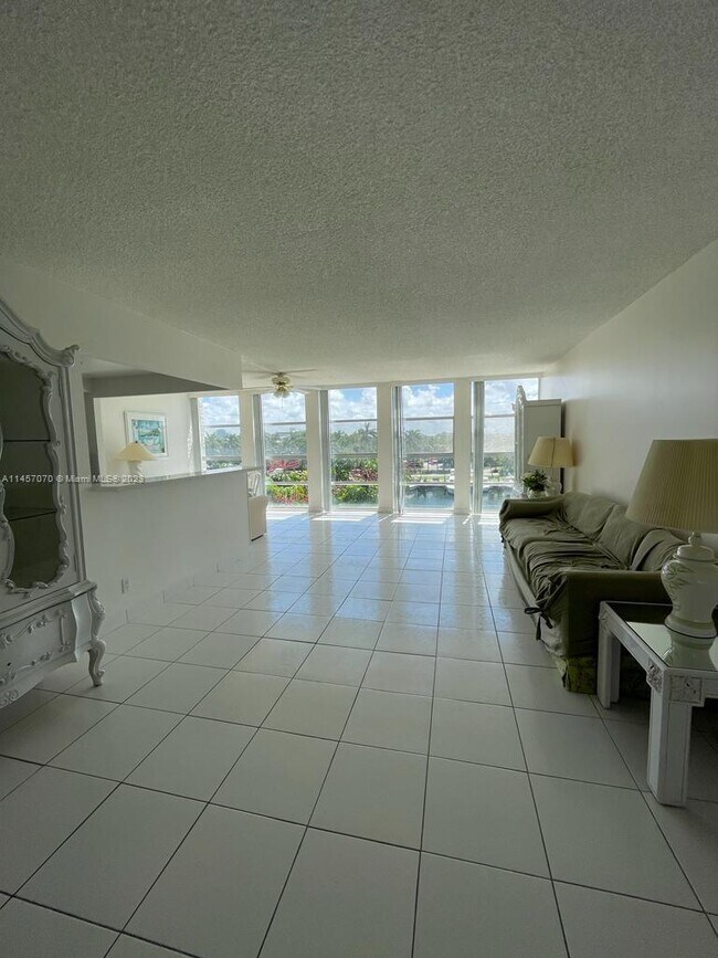 Foto del edificio - 601 Three Islands Boulevard