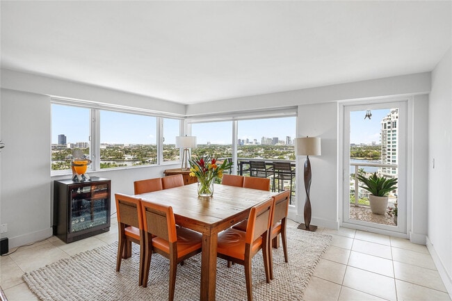 Foto del edificio - 3000 Holiday Dr