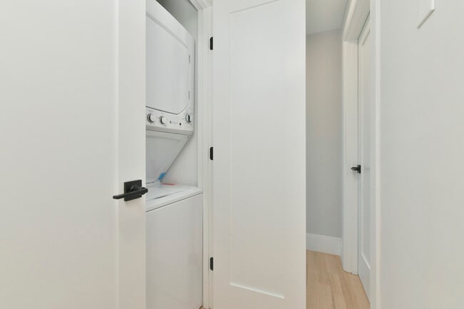 Foto del edificio - 183 Maverick St