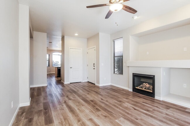 Building Photo - 6601 W Lawrence Ln