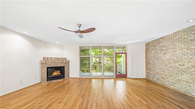 Foto del edificio - 1330 Fernwood Cir NE