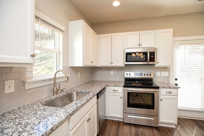 Building Photo - One level luxury living! Garage and Fenced Backyard!