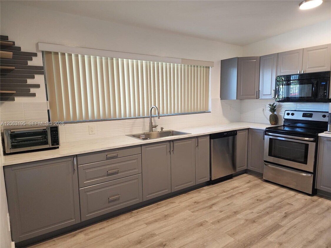 Foto del edificio - 3760 NW 197th St