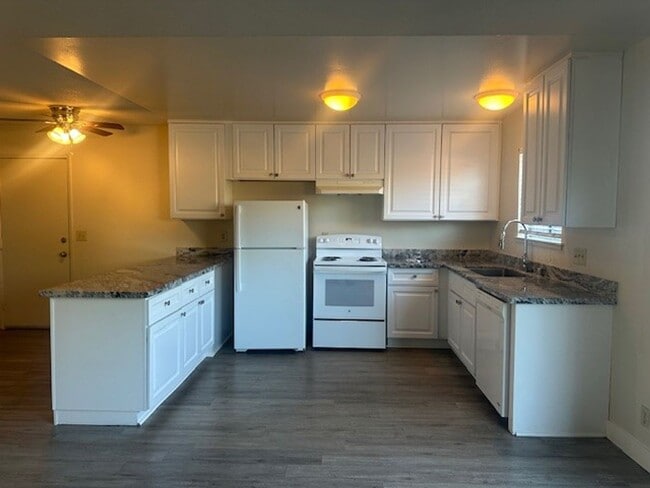 Building Photo - 55-0210