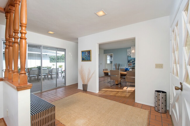 Building Photo - STUNNING & RARE 3BD/2.5BA LA JOLLA HOME WITH A POOL! $7,995/mo